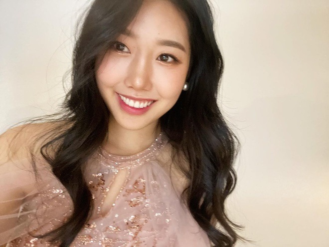 Người hâm mộ bất ngờ với hình ảnh mới của tân Hoa hậu Thế giới Hàn Quốc