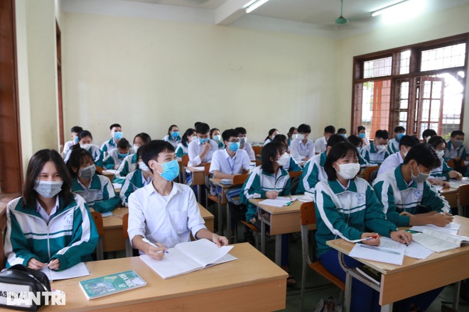 Gần 2 tháng nghỉ do Covid-19, học sinh phấn khởi trở lại trường học tập - 7 Gần 2 tháng nghỉ do Covid-19, học sinh phấn khởi trở lại trường học tập - 7