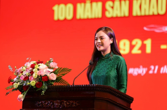 Thu Quỳnh Hương vị tình thân bật khóc mong kịch nói về thời hoàng kim - 3 Thu Quỳnh Hương vị tình thân bật khóc mong kịch nói về thời hoàng kim - 3