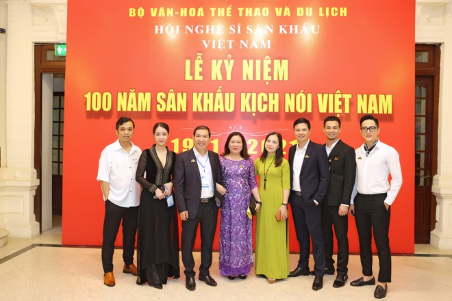 Thu Quỳnh Hương vị tình thân bật khóc mong kịch nói về thời hoàng kim - 12 Thu Quỳnh Hương vị tình thân bật khóc mong kịch nói về thời hoàng kim - 12