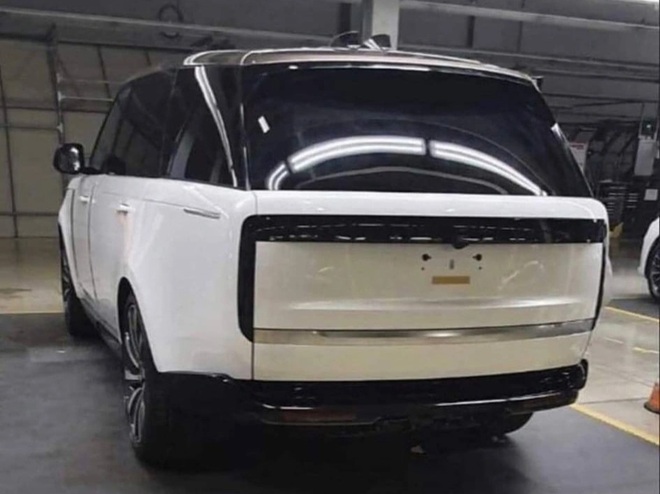 Bom tấn Range Rover 2022 lộ ảnh thực tế trước ngày ra mắt chính thức - 3