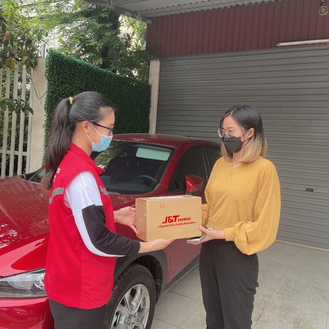 Chuyện những nữ shipper làm việc mùa dịch - 4 Chuyện những nữ shipper làm việc mùa dịch - 4