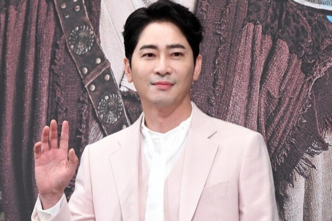 Kim Seon Ho và các mỹ nam xứ Hàn bất ngờ ngã ngựa vì bê bối tình cảm - 7 Kim Seon Ho và các mỹ nam xứ Hàn bất ngờ ngã ngựa vì bê bối tình cảm - 7