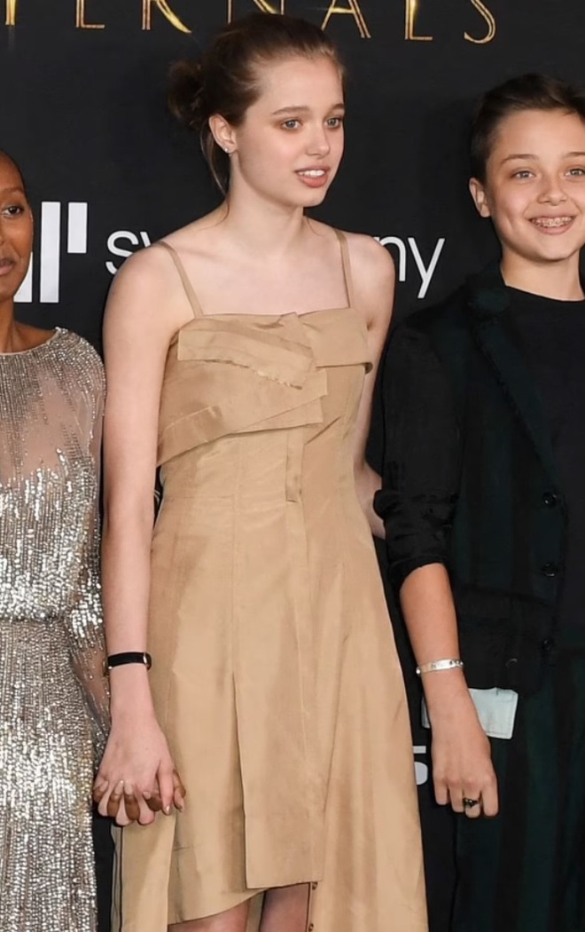Con gái Angelina Jolie - Brad Pitt thay đổi ngoạn mục ở tuổi thiếu nữ - 7 Con gái Angelina Jolie - Brad Pitt thay đổi ngoạn mục ở tuổi thiếu nữ - 7