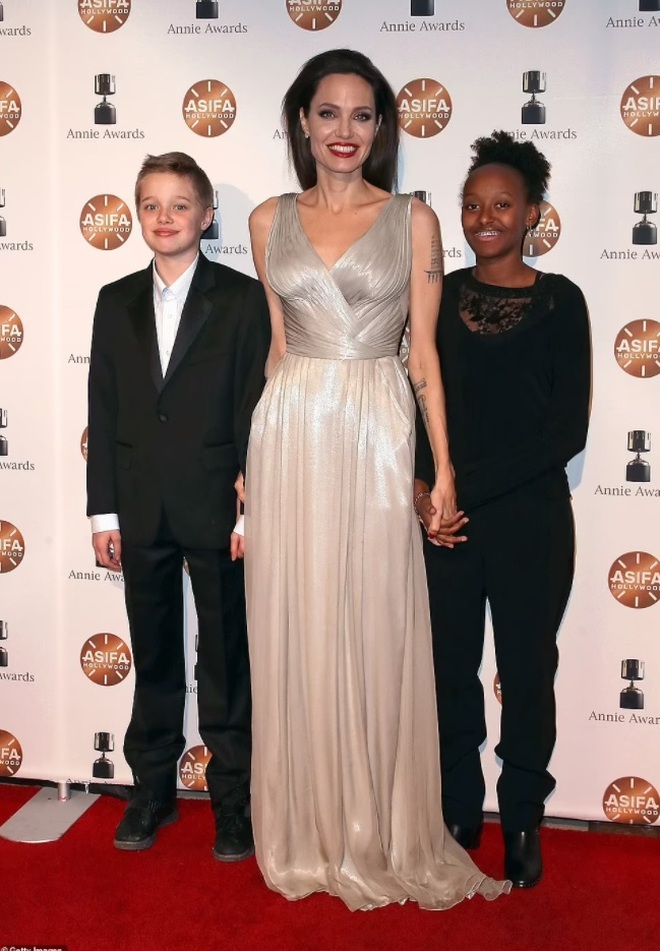 Con gái Angelina Jolie - Brad Pitt thay đổi ngoạn mục ở tuổi thiếu nữ - 5 Con gái Angelina Jolie - Brad Pitt thay đổi ngoạn mục ở tuổi thiếu nữ - 5