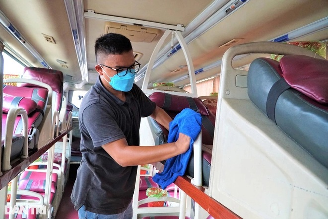 Tài xế, chủ xe mừng quên ăn, đếm ngày được cầm vô lăng, cho xe lăn bánh - 3 Tài xế, chủ xe mừng quên ăn, đếm ngày được cầm vô lăng, cho xe lăn bánh - 3