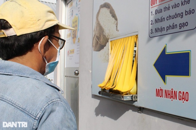Đưa thẻ ATM gạo vào thùng, bấm chuông kêu là ra gạo - 7 Đưa thẻ ATM gạo vào thùng, bấm chuông kêu là ra gạo - 7