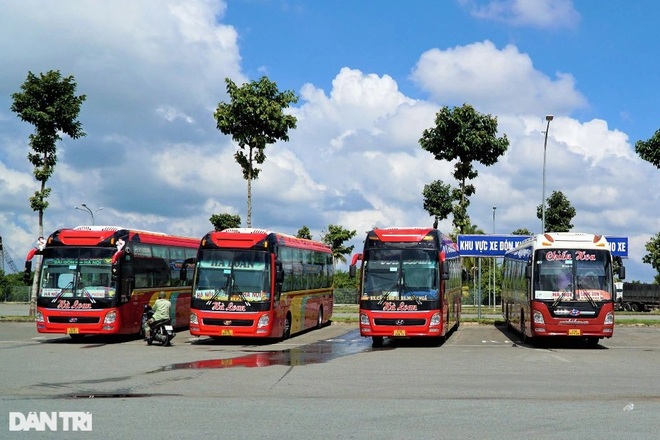 Tài xế, chủ xe mừng quên ăn, đếm ngày được cầm vô lăng, cho xe lăn bánh - 5 Tài xế, chủ xe mừng quên ăn, đếm ngày được cầm vô lăng, cho xe lăn bánh - 5