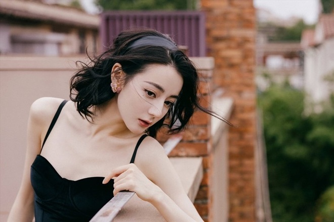 Những lần xuất hiện gây chú ý của mỹ nhân Tân Cương Địch Lệ Nhiệt Ba - 12 Những lần xuất hiện gây chú ý của mỹ nhân Tân Cương Địch Lệ Nhiệt Ba - 12