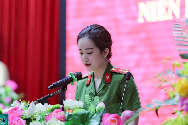 Tân Trung úy xinh đẹp, nữ thủ khoa chuẩn con nhà người ta - 3 Tân Trung úy xinh đẹp, nữ thủ khoa chuẩn con nhà người ta - 3