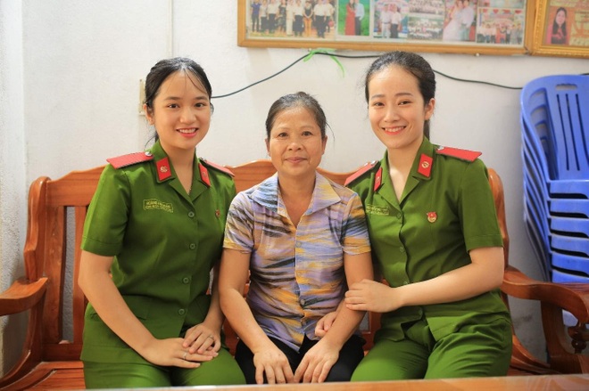 Tân Trung úy xinh đẹp, nữ thủ khoa chuẩn con nhà người ta - 8 Tân Trung úy xinh đẹp, nữ thủ khoa chuẩn con nhà người ta - 8