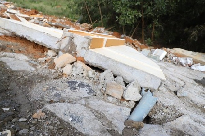 Đắk Lắk chỉ đạo làm rõ nguyên nhân sập trên 50 m tường bao trường mới xây - 4