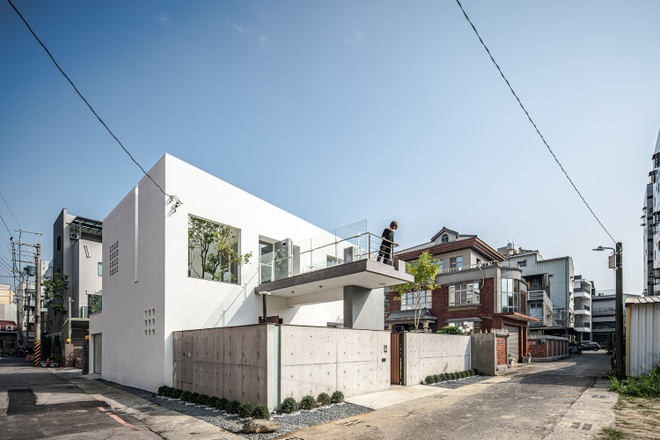 Ngôi nhà nhìn bề ngoài như lô cốt, điều bất ngờ nằm ở bên trong - 1 Ngôi nhà nhìn bề ngoài như lô cốt, điều bất ngờ nằm ở bên trong - 1