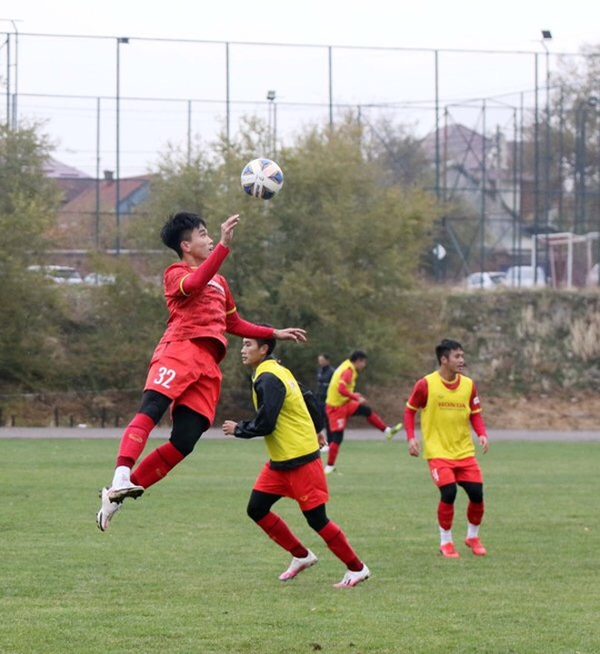 U23 Việt Nam tập gần hai tiếng dưới trời mưa rét - 3 U23 Việt Nam tập gần hai tiếng dưới trời mưa rét - 3