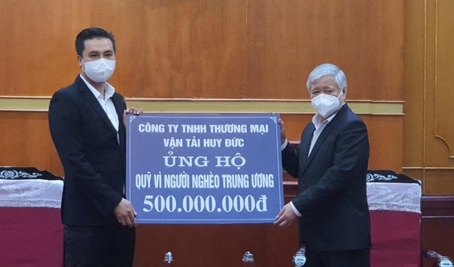 Công ty Địa ốc Lan Anh san sẻ gánh nặng với người nghèo trong dịch Covid-19 - 3 Công ty Địa ốc Lan Anh san sẻ gánh nặng với người nghèo trong dịch Covid-19 - 3