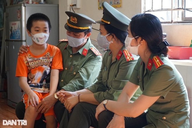 Hai em nhỏ mồ côi mẹ do Covid-19 được bạn đọc giúp đỡ gần 85 triệu đồng - 3 Hai em nhỏ mồ côi mẹ do Covid-19 được bạn đọc giúp đỡ gần 85 triệu đồng - 3