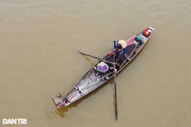 Thợ xây thất nghiệp vì Covid-19, chuyển nghề đánh cá vẫn vật vã qua ngày - 2 Thợ xây thất nghiệp vì Covid-19, chuyển nghề đánh cá vẫn vật vã qua ngày - 2