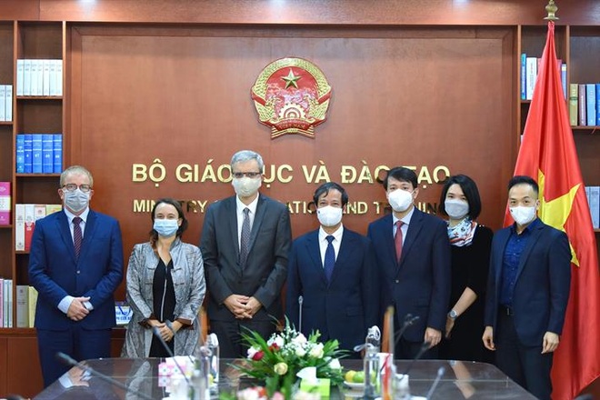 Học bổng cho sinh viên Việt Nam sang Pháp du học- 1 Học bổng cho sinh viên Việt Nam sang Pháp du học- 1