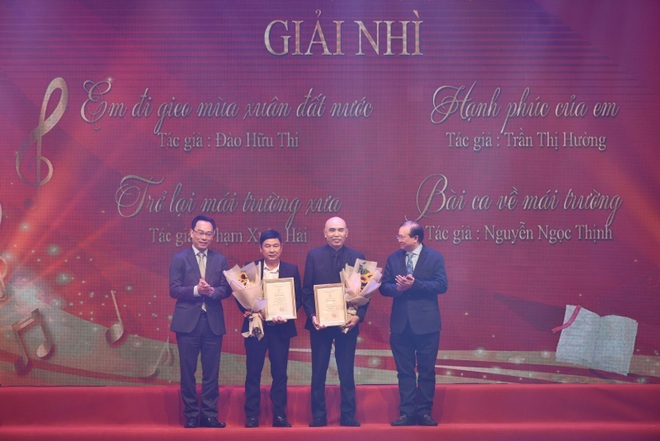 Trao giải cuộc thi Sáng tác ca khúc về thầy cô và mái trường - 3 Trao giải cuộc thi Sáng tác ca khúc về thầy cô và mái trường - 3