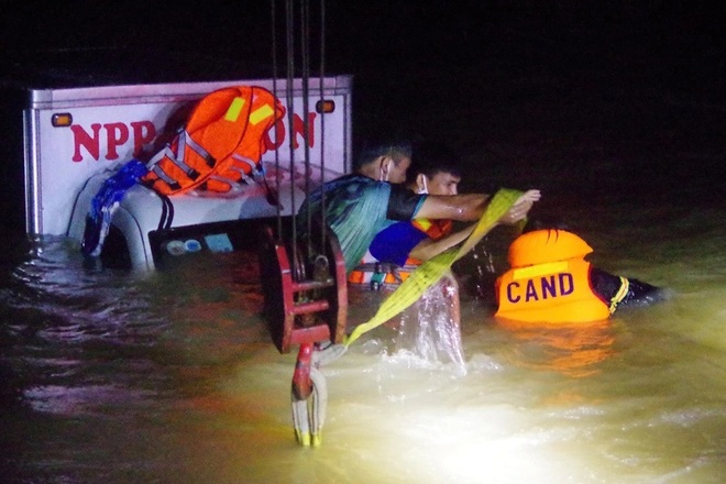 Nhiều người chết và mất tích trong một tuần mưa lũ tại Quảng Ngãi - 1