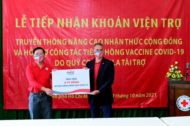 Coca-Cola tiếp tục ủng hộ hơn 9 tỷ đồng hỗ trợ phòng chống dịch Covid-19 - 1 Coca-Cola tiếp tục ủng hộ hơn 9 tỷ đồng hỗ trợ phòng chống dịch Covid-19 - 1