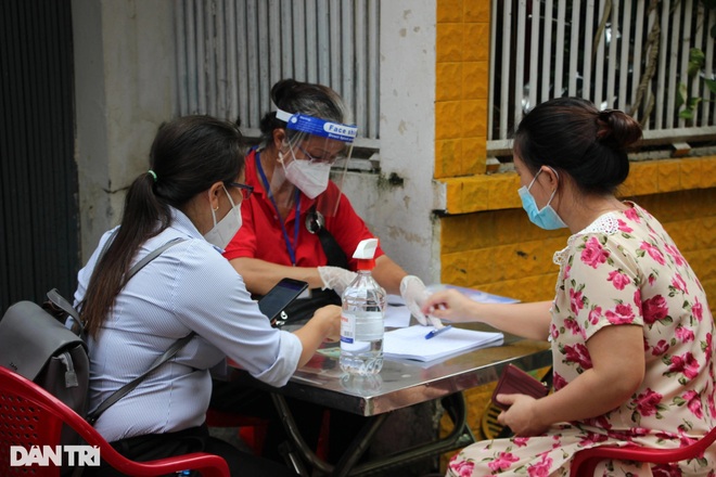 TPHCM: Phát hiện nhiều người khai man hồ sơ để nhận 2 lần hỗ trợ - 2 TPHCM: Phát hiện nhiều người khai man hồ sơ để nhận 2 lần hỗ trợ - 2