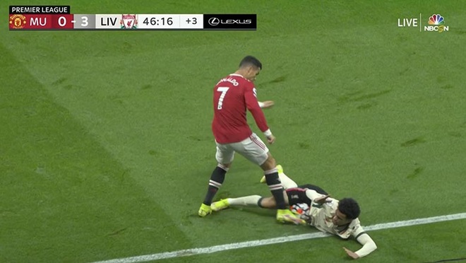 C.Ronaldo nổi điên, có hành động xấu xí không thể chấp nhận được - 1 C.Ronaldo nổi điên, có hành động xấu xí không thể chấp nhận được - 1