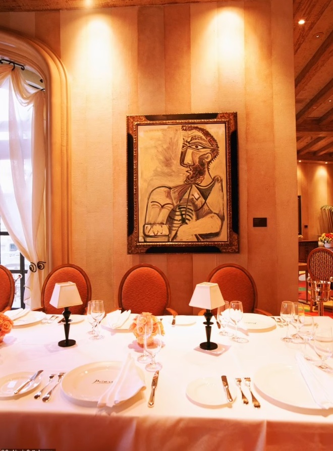 Tranh Picasso treo hai thập kỷ trong nhà hàng có giá... 2.500 tỷ đồng - 3 Tranh Picasso treo hai thập kỷ trong nhà hàng có giá... 2.500 tỷ đồng - 3