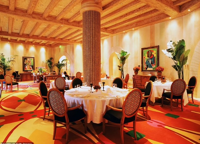 Tranh Picasso treo hai thập kỷ trong nhà hàng có giá... 2.500 tỷ đồng - 4 Tranh Picasso treo hai thập kỷ trong nhà hàng có giá... 2.500 tỷ đồng - 4