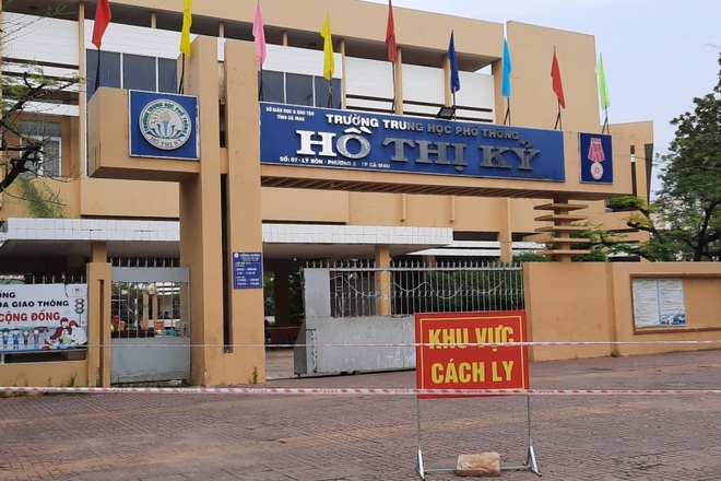 Ngày đầu tiên mở cửa trường học, hàng ngàn học sinh không đến lớp - 2 Ngày đầu tiên mở cửa trường học, hàng ngàn học sinh không đến lớp - 2