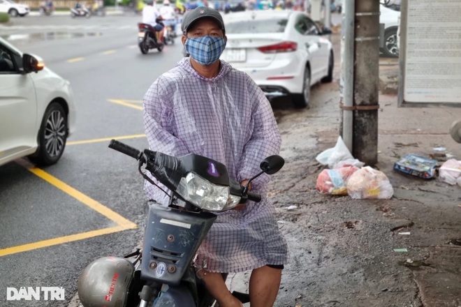 Cả ngày được vài ba khách, bác xe ôm thở ngắn thở dài - 2 Cả ngày được vài ba khách, bác xe ôm thở ngắn thở dài - 2