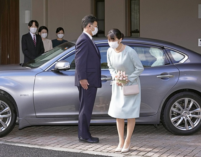 Công chúa Nhật Bản kết hôn với mối tình 9 năm, chính thức rời hoàng gia - 1