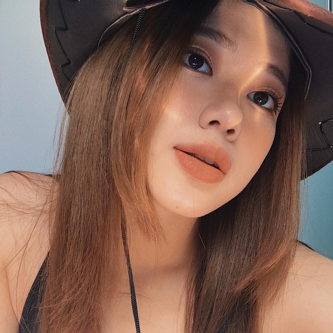 Nữ sinh 19 tuổi chọn phong cách Tây phương, sớm đi làm thêm để học hỏi - 3 Nữ sinh 19 tuổi chọn phong cách Tây phương, sớm đi làm thêm để học hỏi - 3