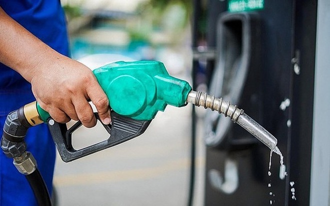 Giá xăng dầu tăng sốc hơn 1.400 đồng/lít từ chiều nay - 1