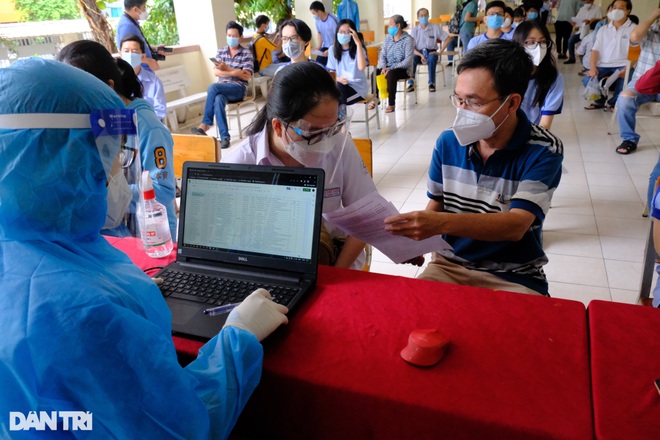 Ngày đầu tiêm vaccine Covid-19 cho trẻ ở TPHCM: 4 em phản ứng sau tiêm - 1 Ngày đầu tiêm vaccine Covid-19 cho trẻ ở TPHCM: 4 em phản ứng sau tiêm - 1