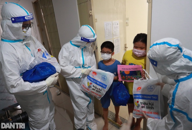 Trên 3,9 triệu trẻ em được trao quà, học bổng nhân dịp Tết Trung thu 2021 - 3 Trên 3,9 triệu trẻ em được trao quà, học bổng nhân dịp Tết Trung thu 2021 - 3