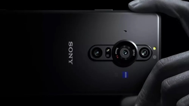 Xperia Pro-I được trang bị ống kính Zeiss và tập trung vào chức năng chụp ảnh. Xperia Pro-I được trang bị ống kính Zeiss và tập trung vào chức năng chụp ảnh.