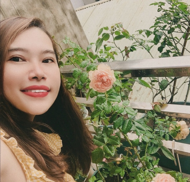 Nữ nhân viên văn phòng cơi nới ban công, làm vườn hồng hơn 30 giống - 11 Nữ nhân viên văn phòng cơi nới ban công, làm vườn hồng hơn 30 giống - 11