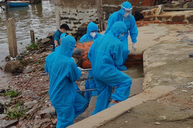 Ngư dân bỏ dở việc đánh bắt để vào bờ trình báo phát hiện thi thể trôi dạt - 1 Ngư dân bỏ dở việc đánh bắt để vào bờ trình báo phát hiện thi thể trôi dạt - 1