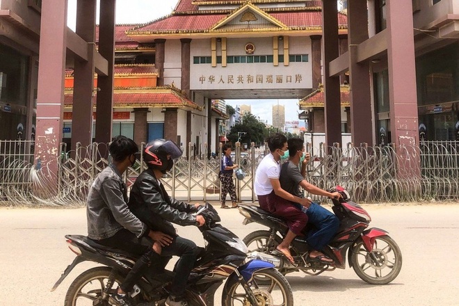 Người dân Trung Quốc trúng đạn lạc từ giao tranh bên phía Myanmar - 1 Người dân Trung Quốc trúng đạn lạc từ giao tranh bên phía Myanmar - 1