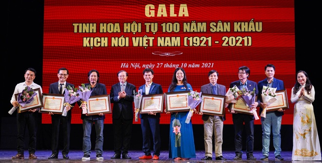 Xúc động Gala Tinh hoa hội tụ 100 năm sân khấu kịch nói Việt Nam - 1