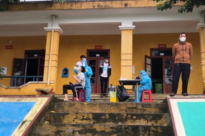 Nữ sinh F0 đến trường, 83 giáo viên và học sinh phải đi cách ly - 2 Nữ sinh F0 đến trường, 83 giáo viên và học sinh phải đi cách ly - 2
