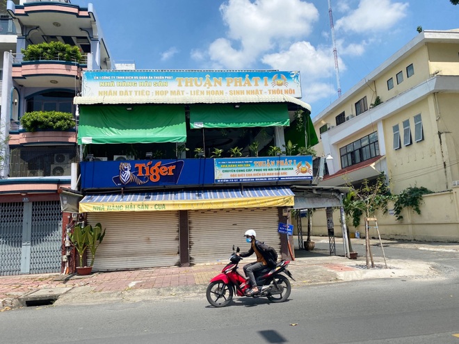 Quán ăn ở TPHCM hốt bạc trong ngày đầu tiên bán tại chỗ - 4 Quán ăn ở TPHCM hốt bạc trong ngày đầu tiên bán tại chỗ - 4