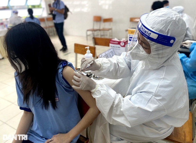 Sở Y tế Bình Dương nói gì vụ bé 14 tuổi được tiêm vaccine Covid-19? - 2 Sở Y tế Bình Dương nói gì vụ bé 14 tuổi được tiêm vaccine Covid-19? - 2