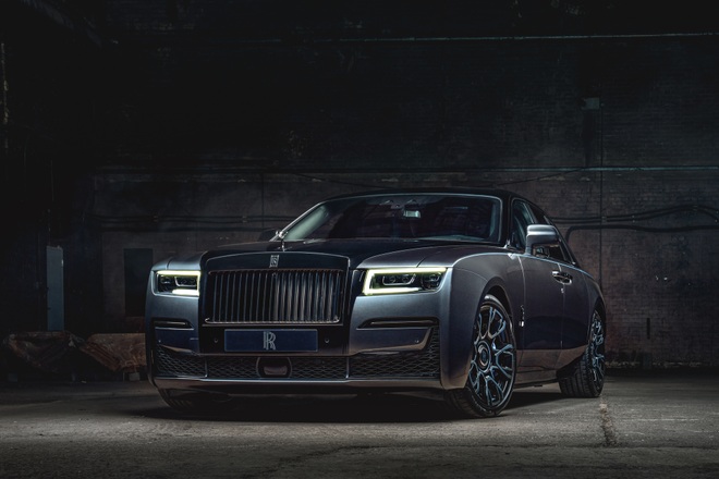 Rolls-Royce Black Badge Ghost được phủ lớp sơn màu đen nặng tới 45kg - 2