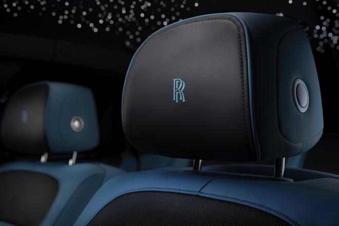 Rolls-Royce Black Badge Ghost được phủ lớp sơn màu đen nặng tới 45kg - 24