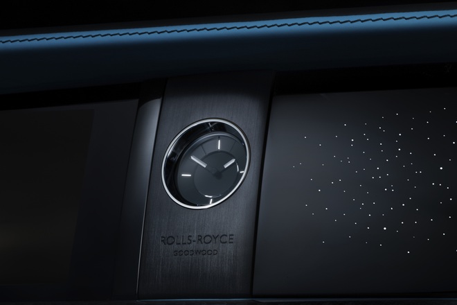 Rolls-Royce Black Badge Ghost được phủ lớp sơn màu đen nặng tới 45kg - 19