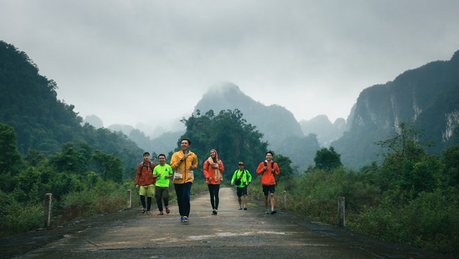 Á hậu Hoàng My kể bị rớt xuống nước khi đi du lịch mạo hiểm sau giãn cách - 3 Á hậu Hoàng My kể bị rớt xuống nước khi đi du lịch mạo hiểm sau giãn cách - 3