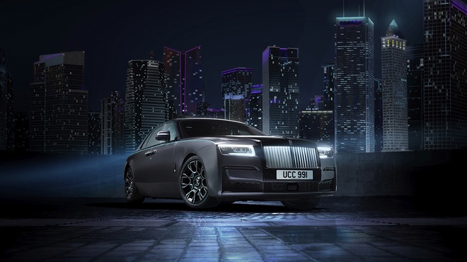 Rolls-Royce Black Badge Ghost được phủ lớp sơn màu đen nặng tới 45kg - 12