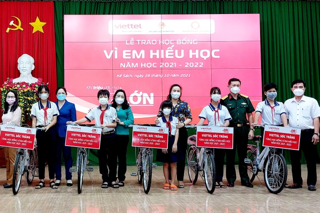 Hàng trăm học sinh Sóc Trăng nhận xe đạp từ học bổng Vì em hiếu học - 1 Hàng trăm học sinh Sóc Trăng nhận xe đạp từ học bổng Vì em hiếu học - 1